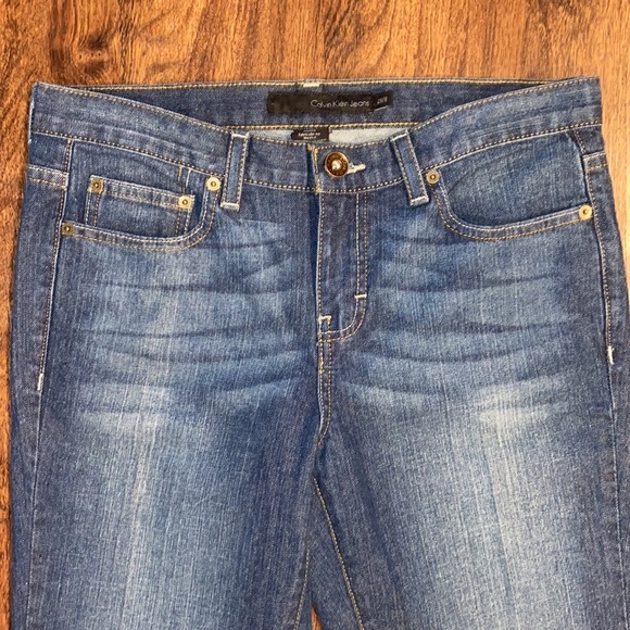 Calvin Klein Flare Fit Faded Design Jeans 99% Cotton - Picture 2 of 16